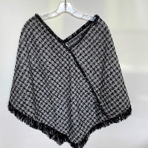 NWT Motherhood Maternity boucle poncho | cape